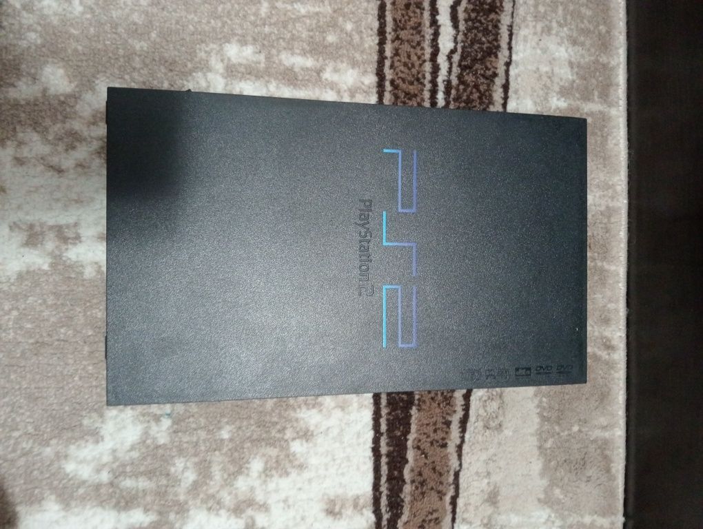 Ps 2 cu 3 joystickuri făra jocuri negociez prețul