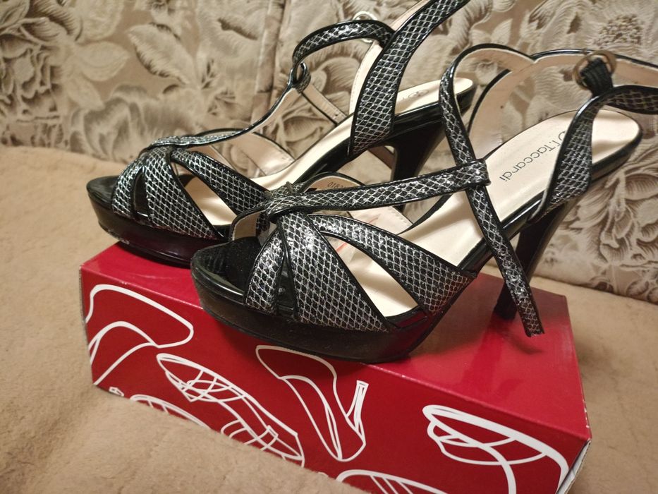 Продам обувь женскую