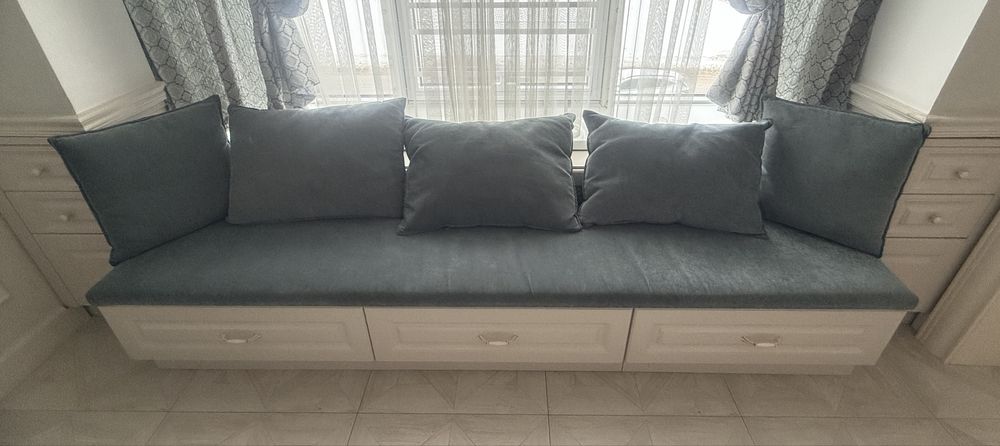 Продам удобную тумбу для хранения с мягкой сидячей зоной для отдых