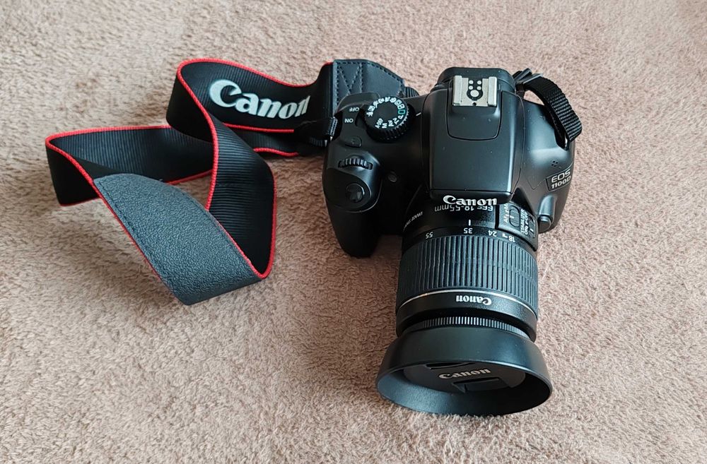 Фотоапарат Canon EOS 1100D с обектив 18-55mm и чанта