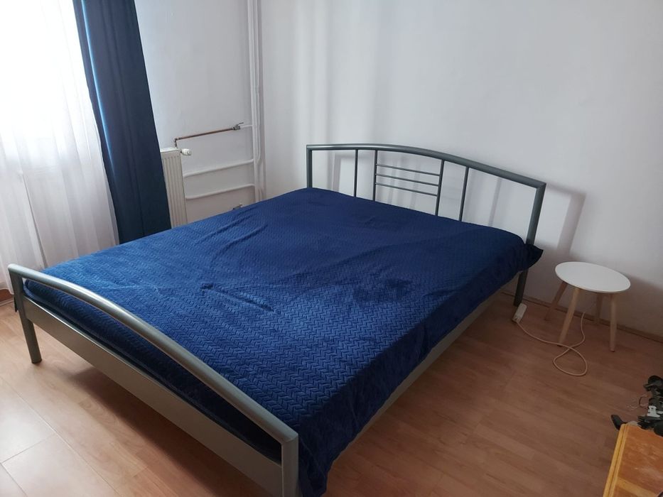 Pat 160x200 cm cu somiera și saltea