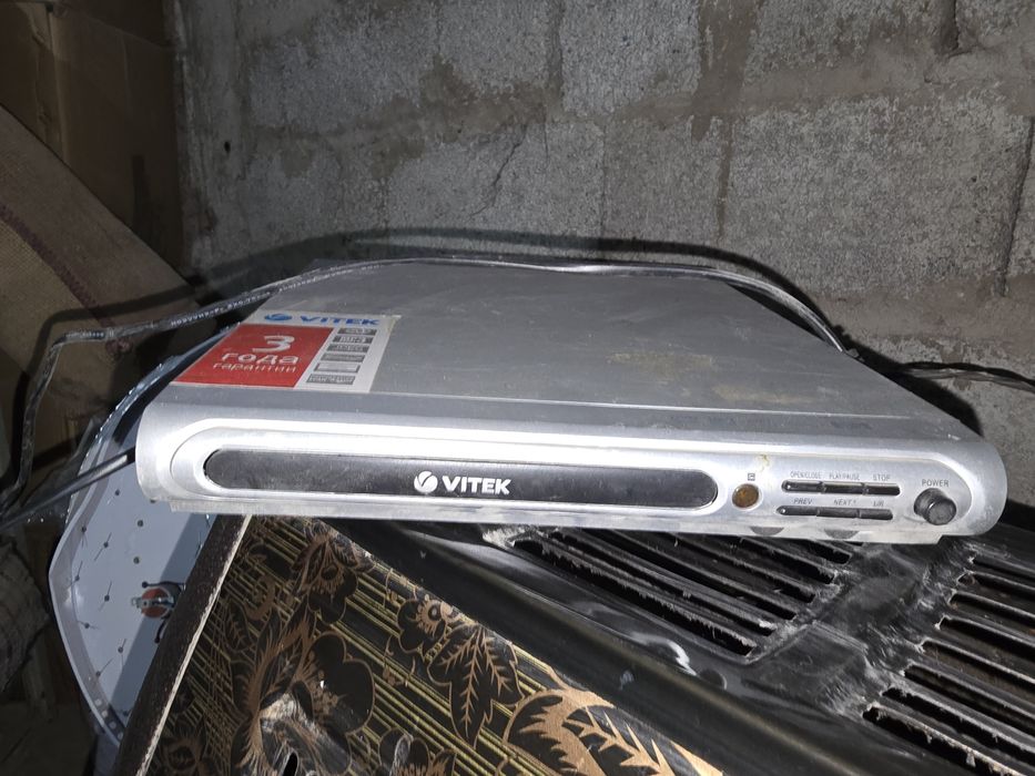 Тюнер серый и чёрный