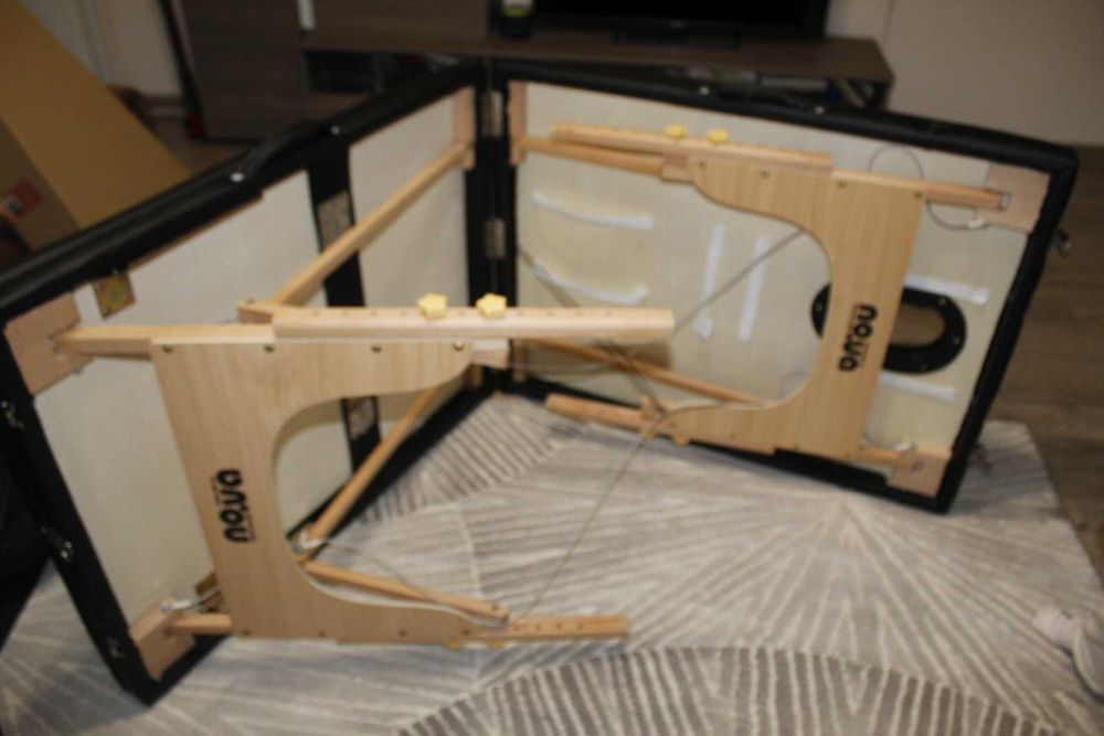 Дървена масажна кушетка нова