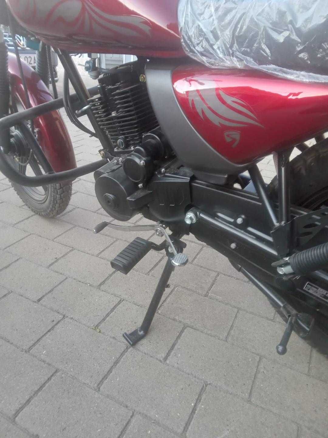 motocicleta  NOUA  de 150 cmc  cu 8 km rulati .