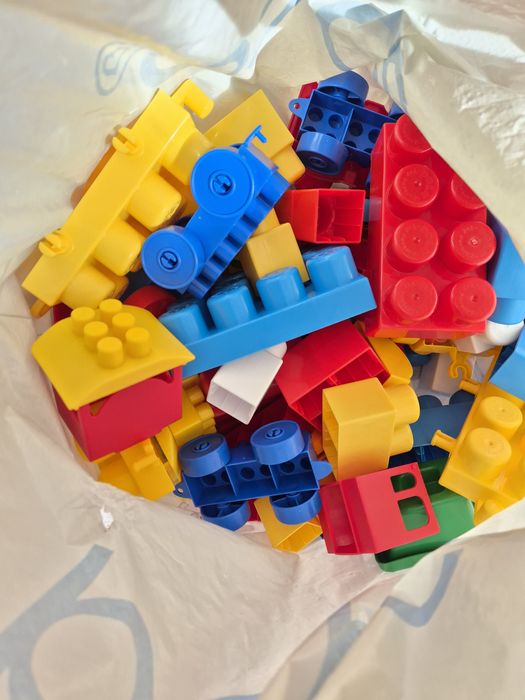 Lego cu piese mari pentru copii mai micii