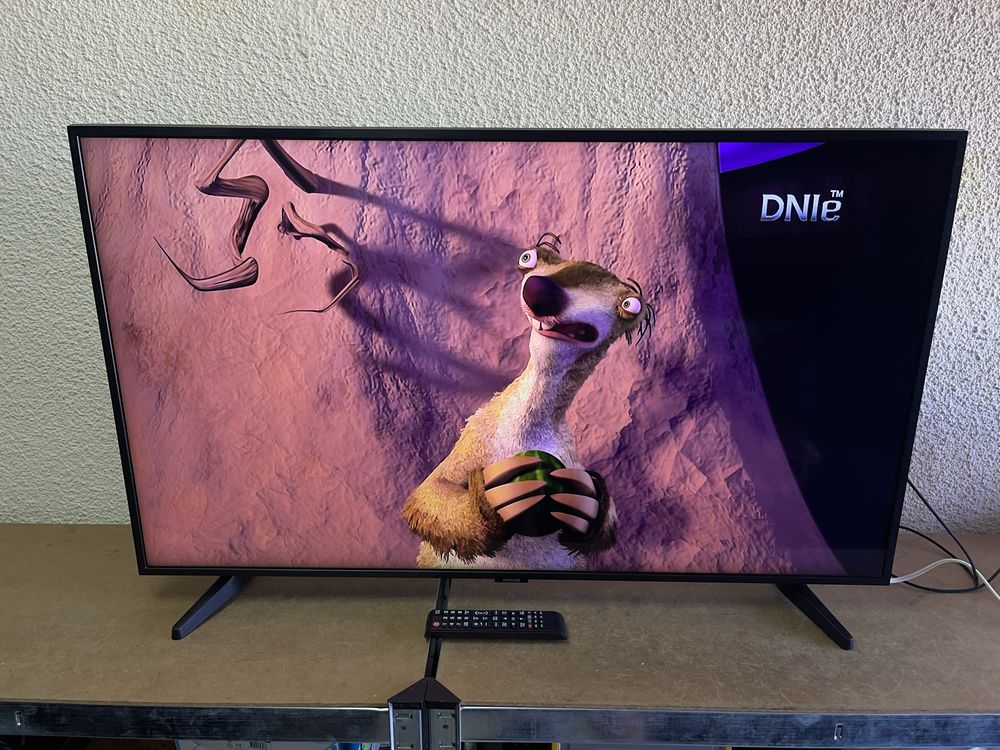 Телевизор Samsung 4K UHD QLED 43“ Smart|Wi-Fi - QE43Q60RAT