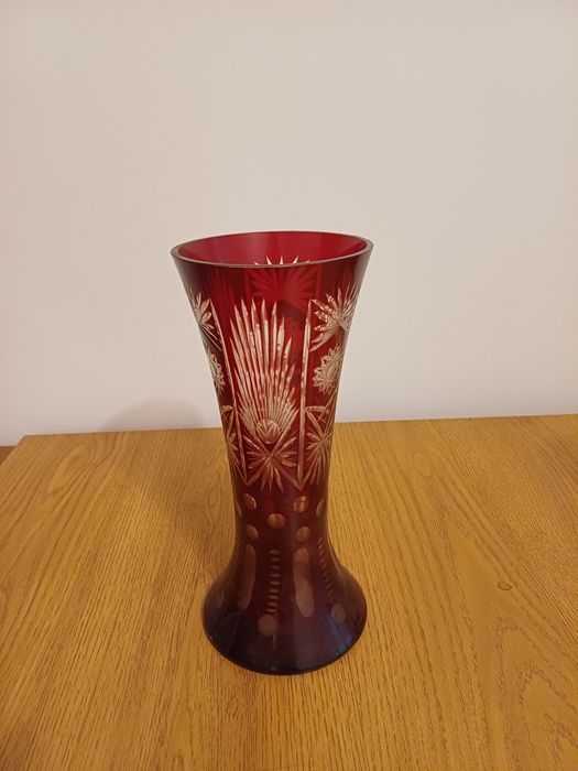 Vaza cristal rosu rubin anii 1970 perioada comunista