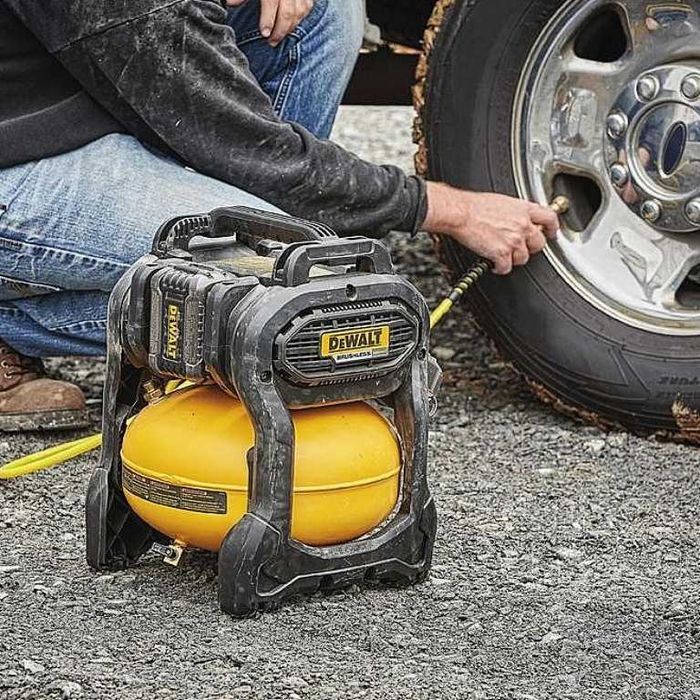 Акумулаторен компресор DeWALT DCC1054 безмаслен 54V, 9.3bar