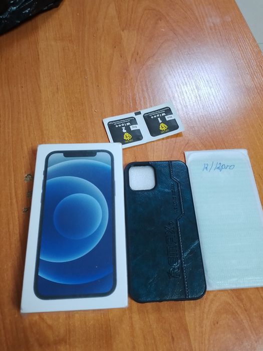 Продам Айфон 12 гб 64