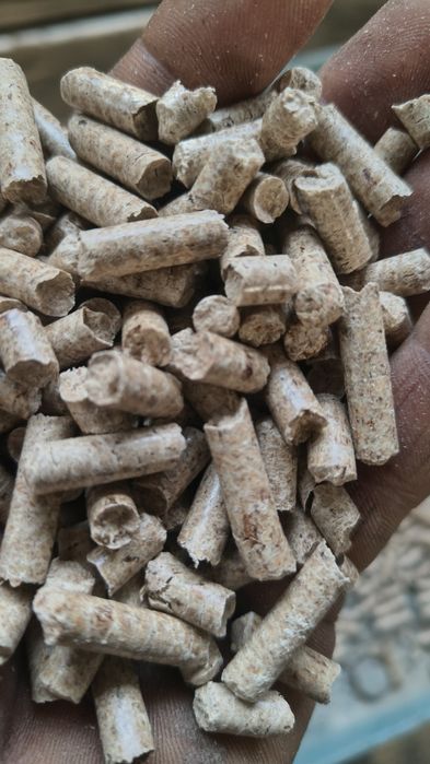 Vând peleți de calitate din rumeguș  cu putere calorica .