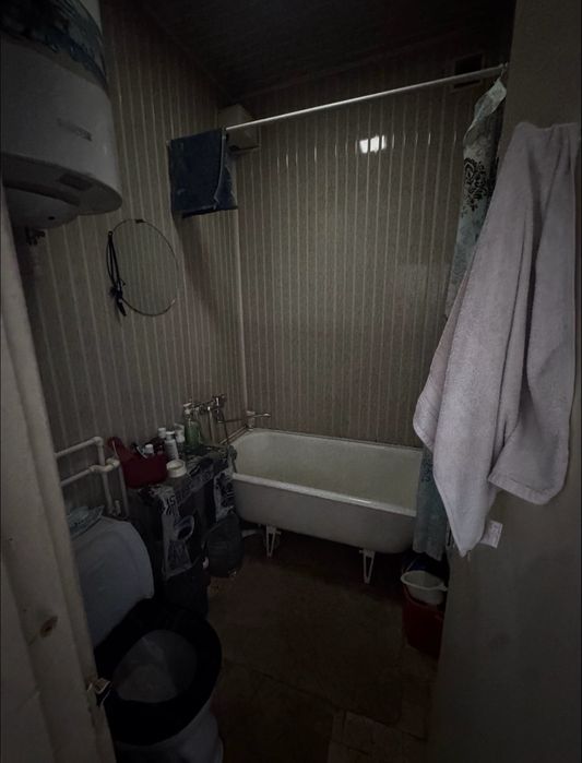 Продается 1 комнатная новая планировка 8 мкр место хорошая