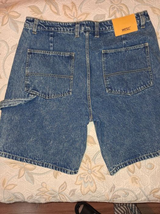 Vând pantaloni lungi și scurți