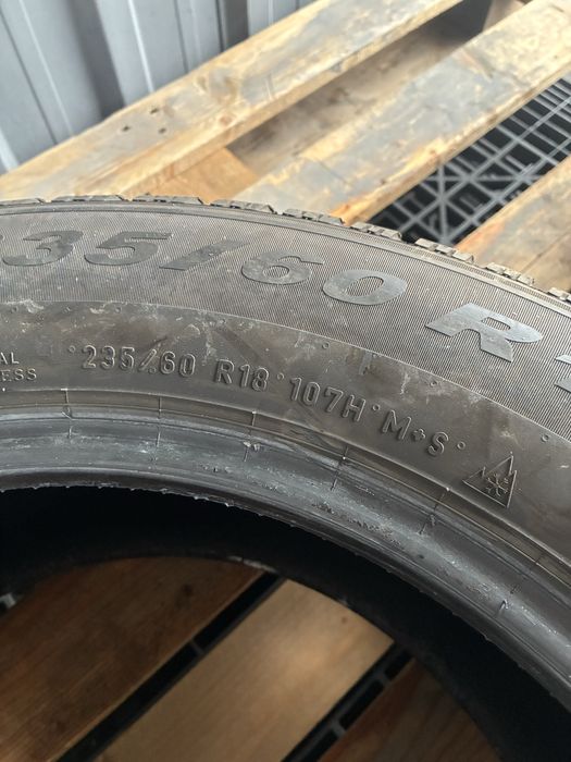 235/60/18 Зимни Пирели