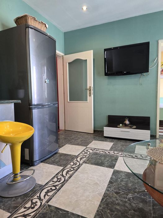 Дава се под наем Тристаен апартамент в Пловдив, Кършияка - 80 кв.м за 350 € - Снимка #3