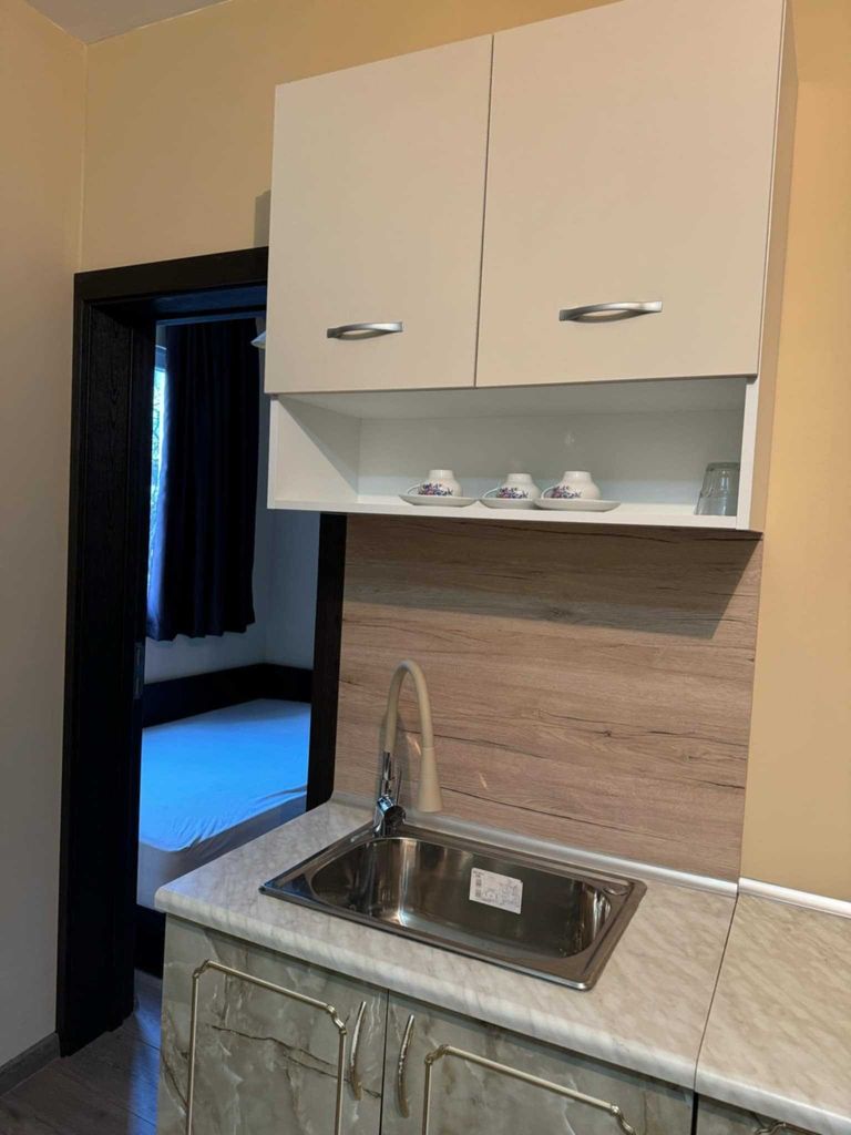 Дава се под наем Едностаен апартамент в Враца, Център - 25 кв.м за 229.5 € - Снимка #2