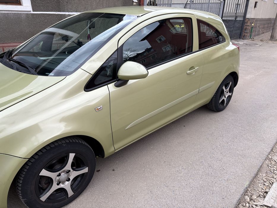 Opel Corsa 1.2 Automat, benzina – 2007, în stare bună