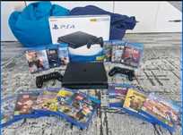 Playstation 4 + 2 controlere si 5 cd-uri