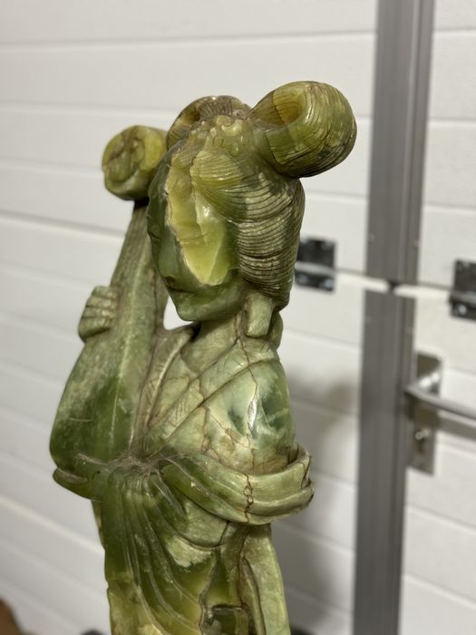 Statueta chinezeasca din jad verde