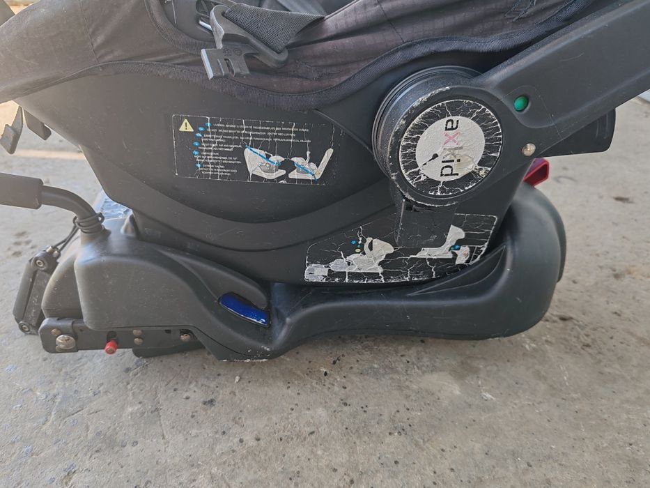 Scaun auto Axkid pentru bebeluși, cu bază ISOFIX  stare utilizat