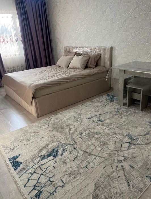 Квартира посуточно по часам район батыс ,космос