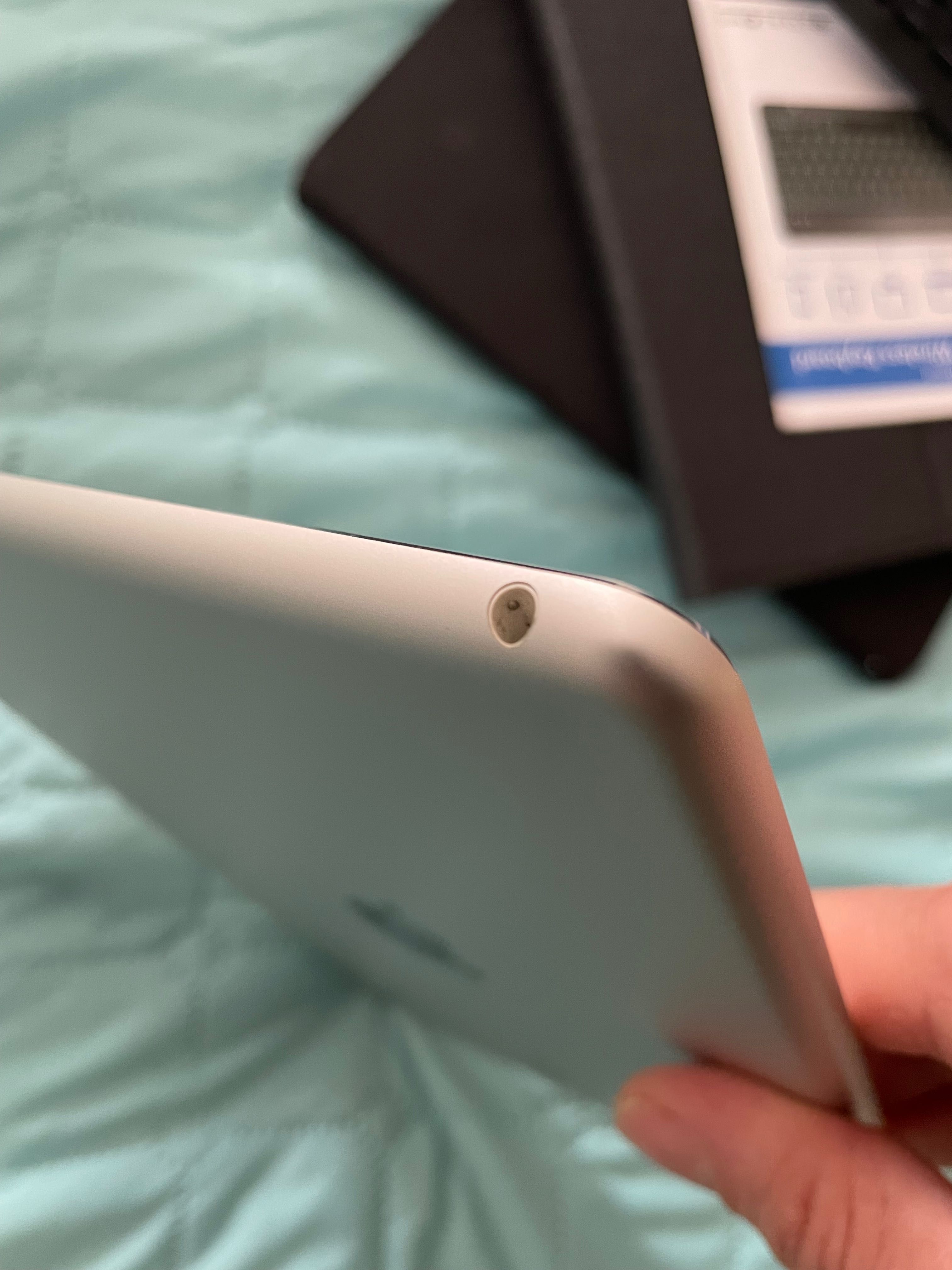 Продавам iPad Air (A1474) – КАТО НОВ + аксесоари