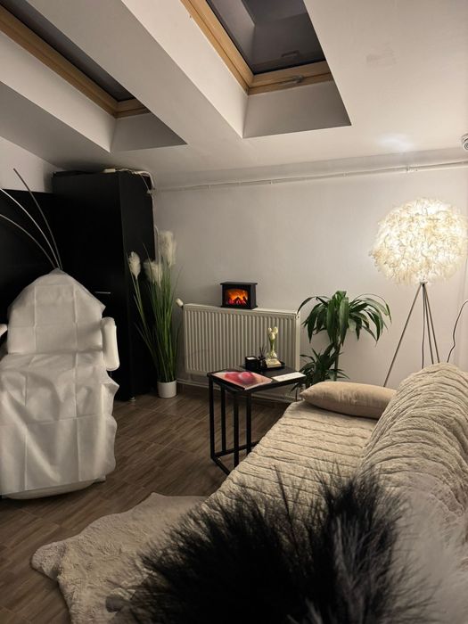 Închiriez camera pretabila pentru, extensii de gene ,manichiura.