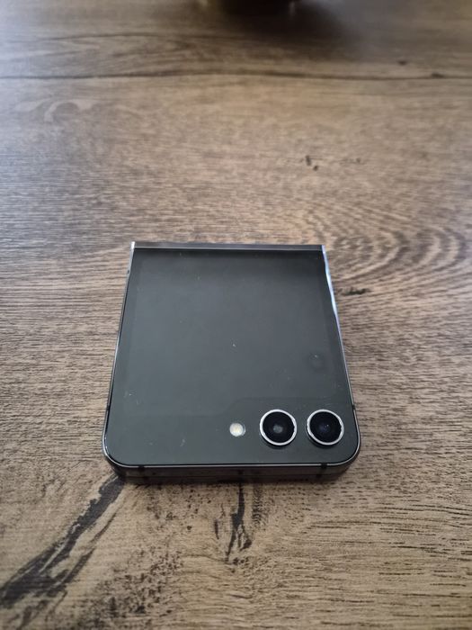 Samsung Galaxy Z Flip 5 – stare excelentă, componente noi!
Perfect