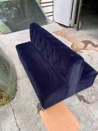 Двустранен диван от кадифе
