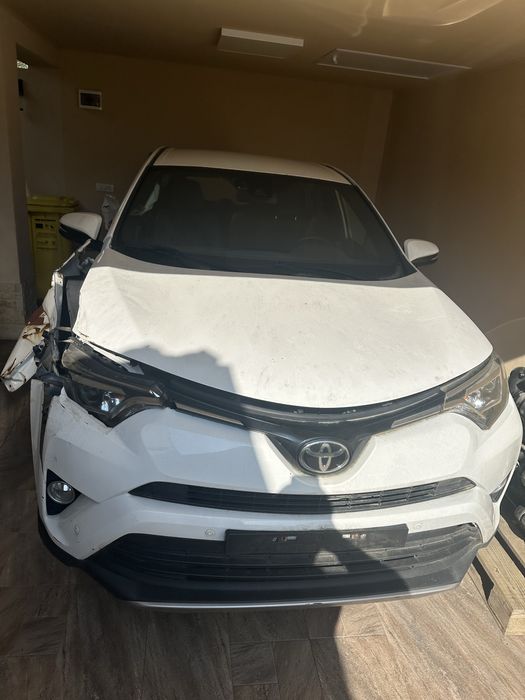 De vanzare toyota rav4 lovit