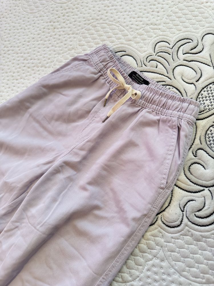 Pantaloni Bershka noi