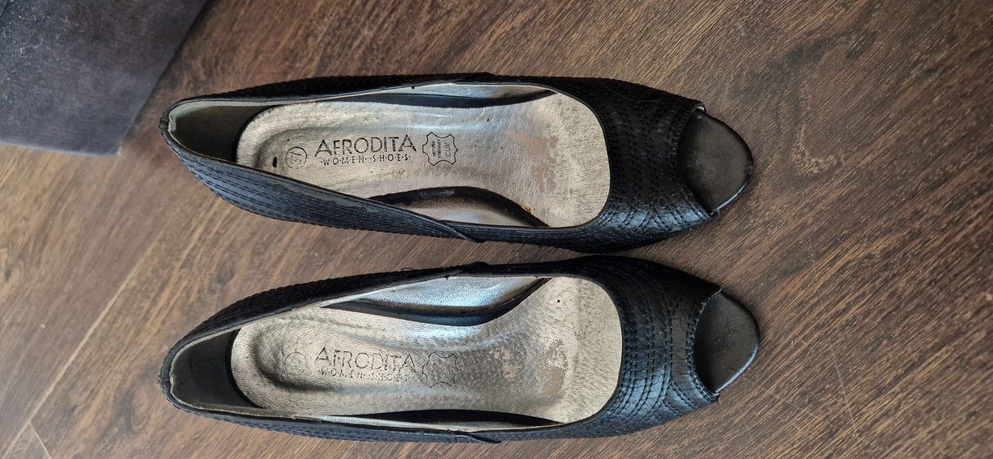 Pantofi din piele