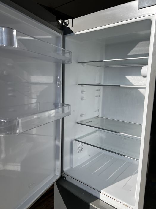 Vând combină frigorifică Whirlpool