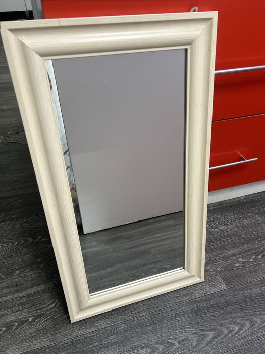 Зеркало в хорошем состояние