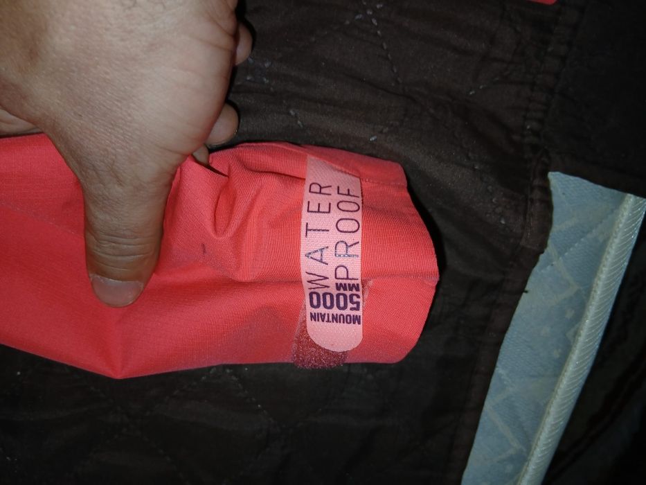 Vând geaca fetițe waterproof