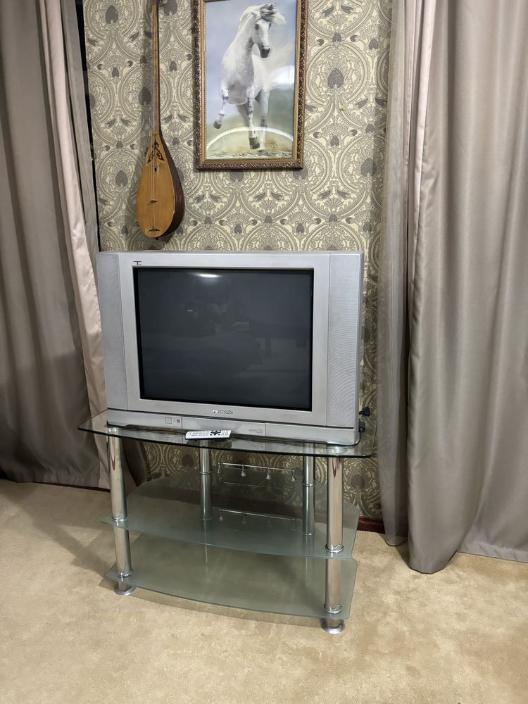 Телевизор со стойкой