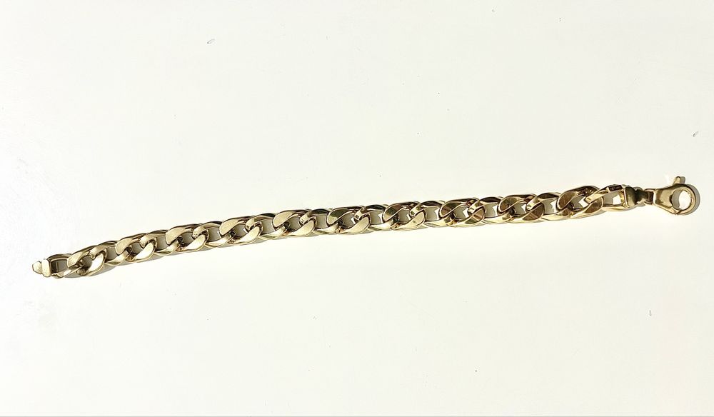 Bratara aur 18K unisex cu un model deosebit