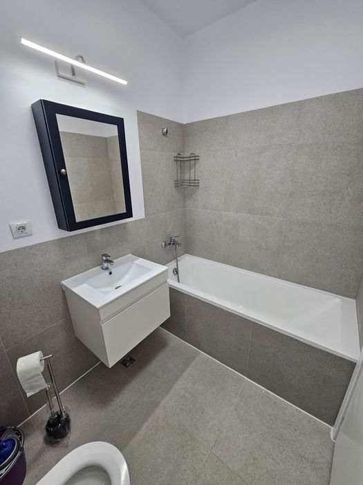 Inchiriez apartament cu 2 camere (Dormitor + Living) SILK si parcare