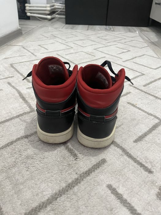 Vand jordan 1 mid reverse bred