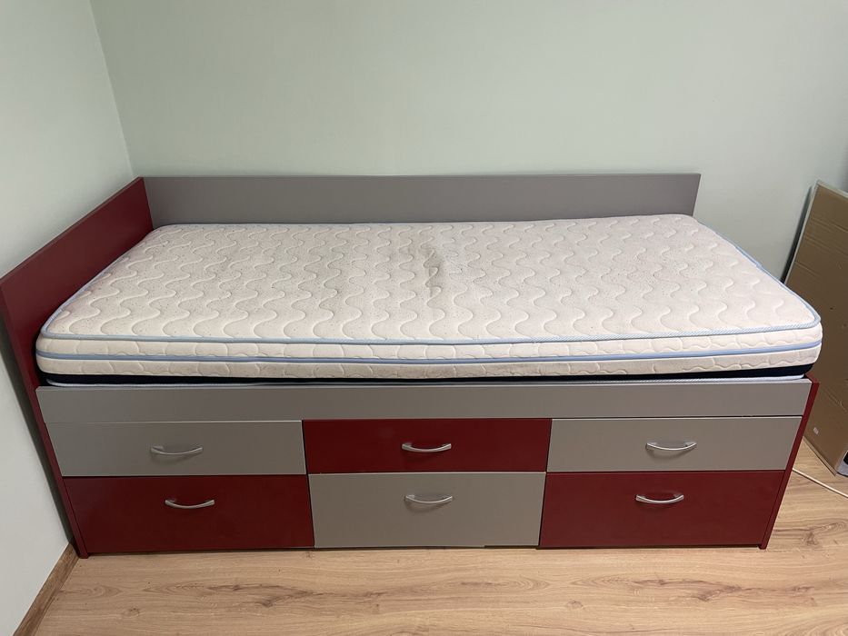 Легло с 6 шкафа сиво/червено с матрак