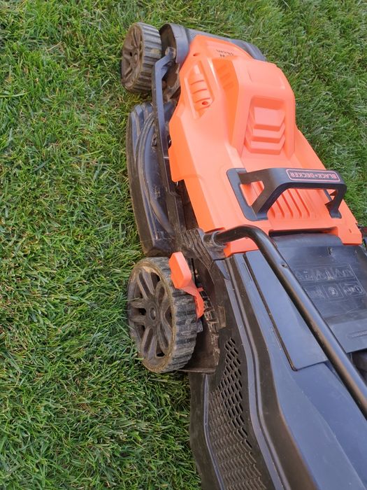 Masina tuns iarba Black+Decker