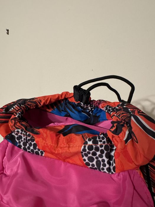 Rucsac Desigual colorat cu imprimeu floral tropical