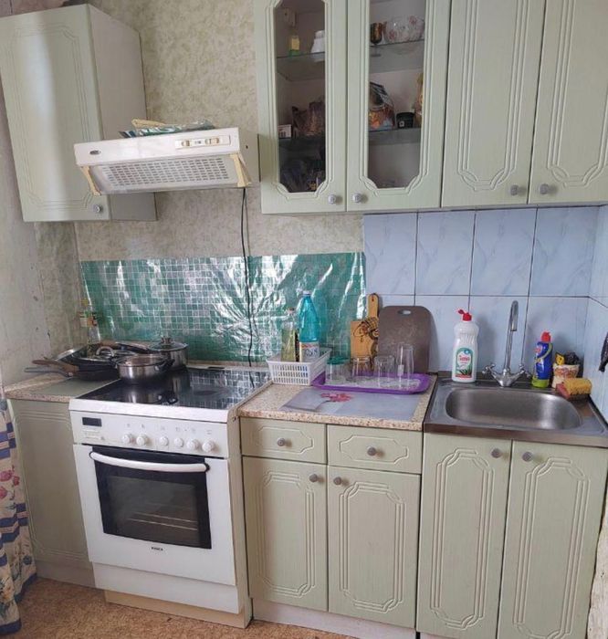 По ул Петрова коммунальные внутри