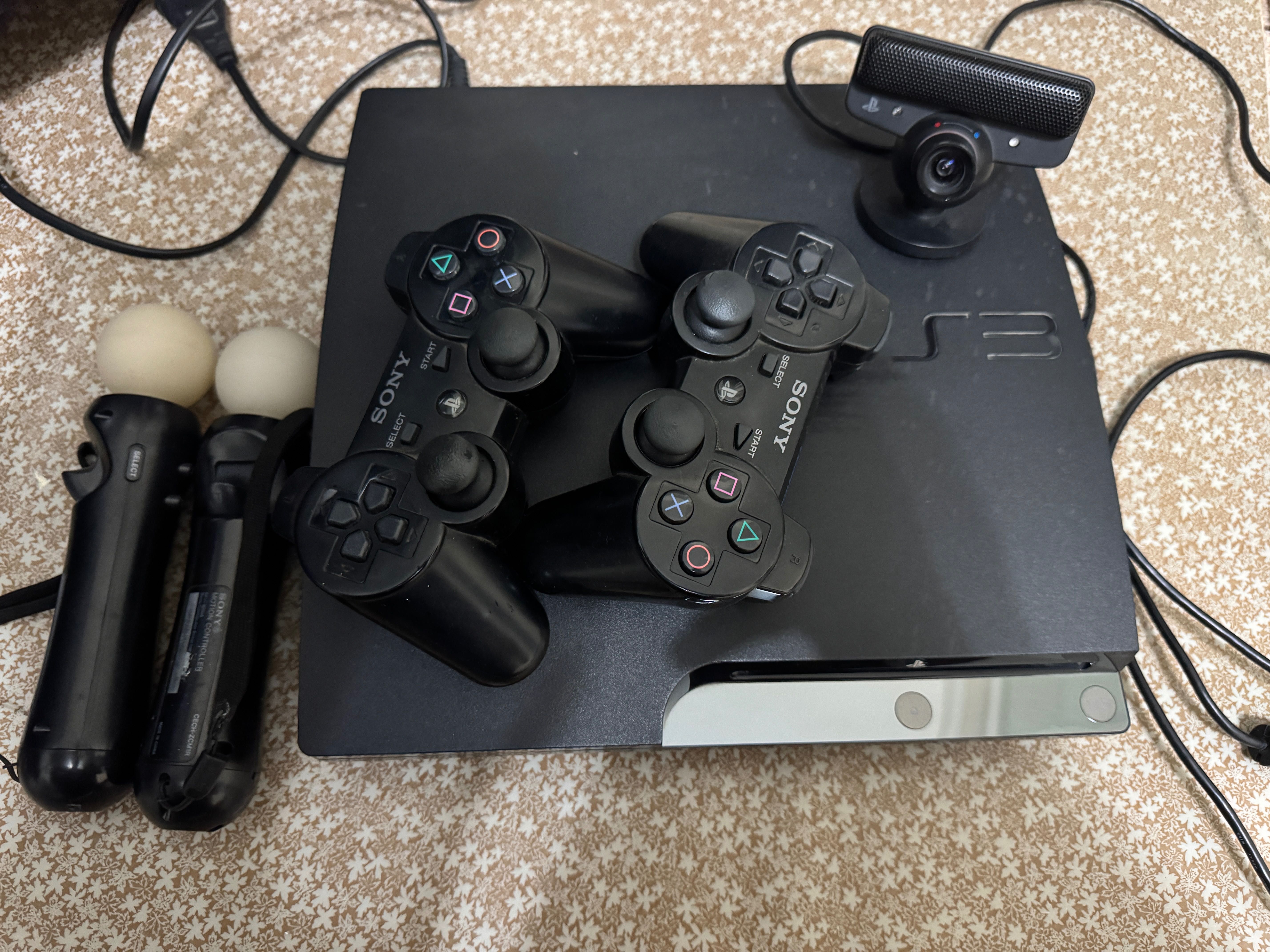 Продам playstation 3 с двумя джостиками