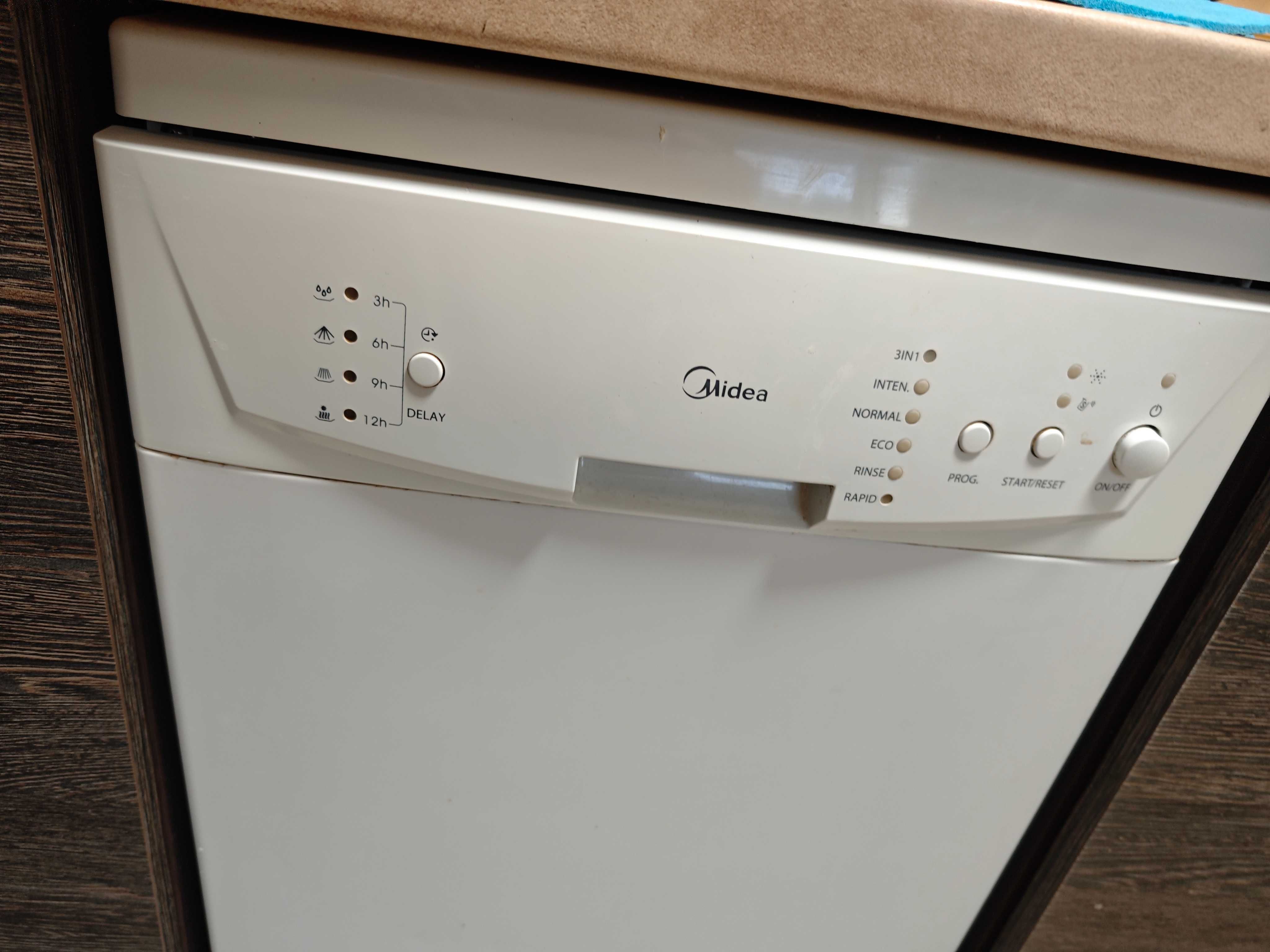 Съдомиялна Midea