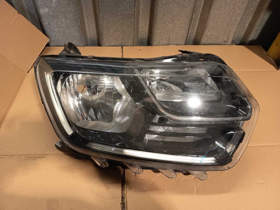 far dacia duster dreapta