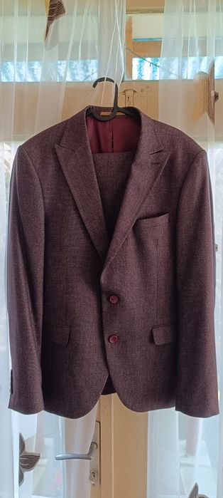 Costum bărbați Polim Pier maro – Sacou,Pantalon, Cravată și batistă