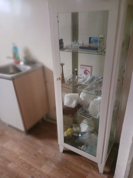 Медицинский шкаф в хорошем состоянии