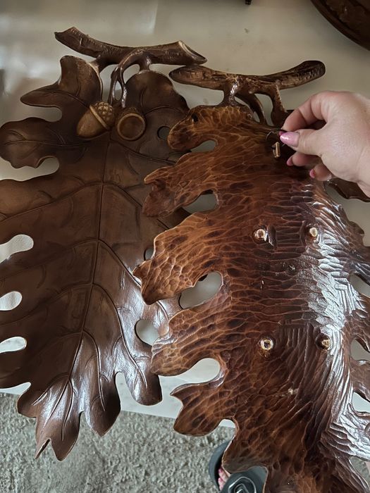 Scaune ,ceas de perete și mai multe lucruri