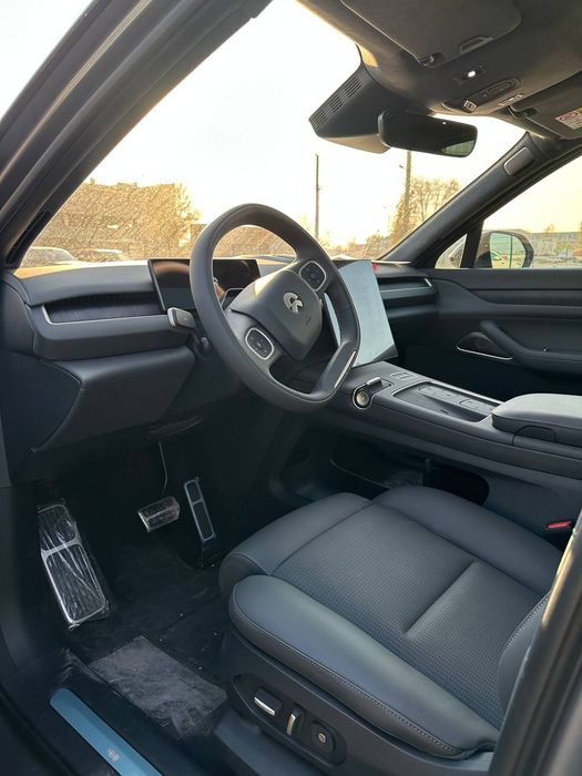 NIO kompaniyasiga qarashli  EL 8 model