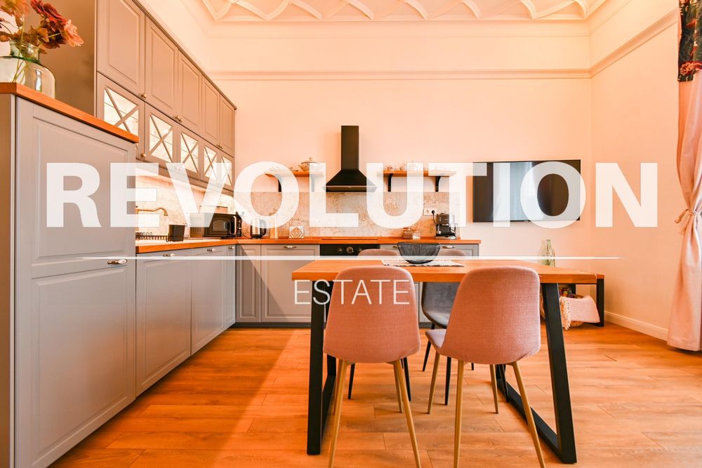 Продава се Тристаен апартамент в София, Център - 80 кв.м за 5000 €/кв.м - Снимка #2